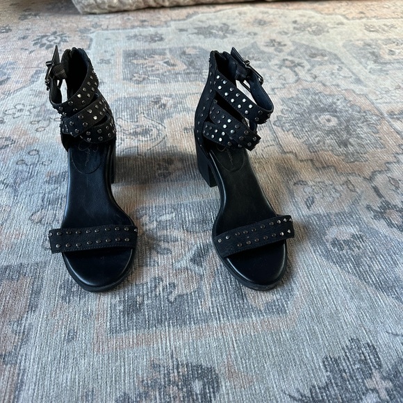 Jessica Simpson Sandals - Picture 2 of 5
